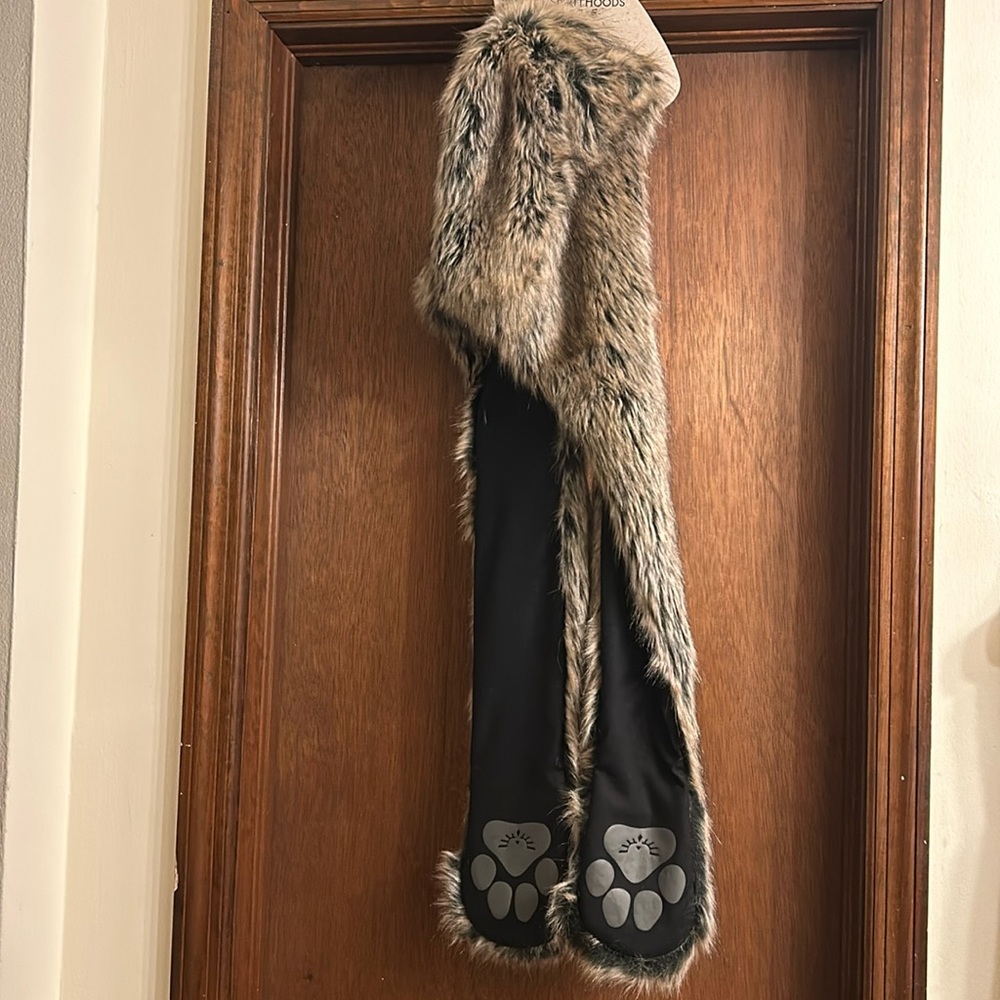 EUC Spirithood wolf